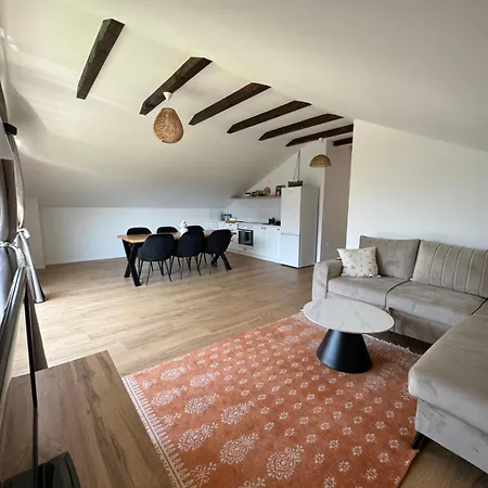 House On The Hill Apartmán