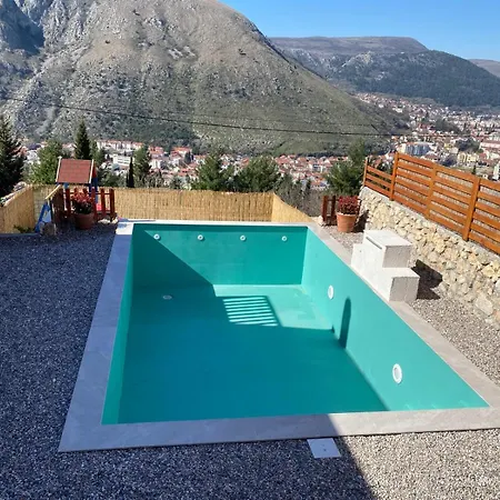 House On The Hill Apartment *