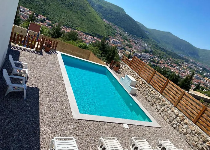 Апартаменты House On The Hill