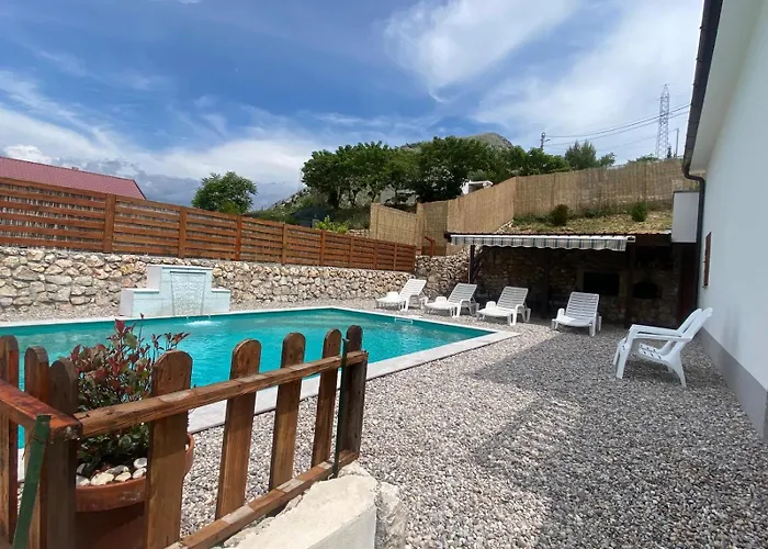 Апартаменты House On The Hill